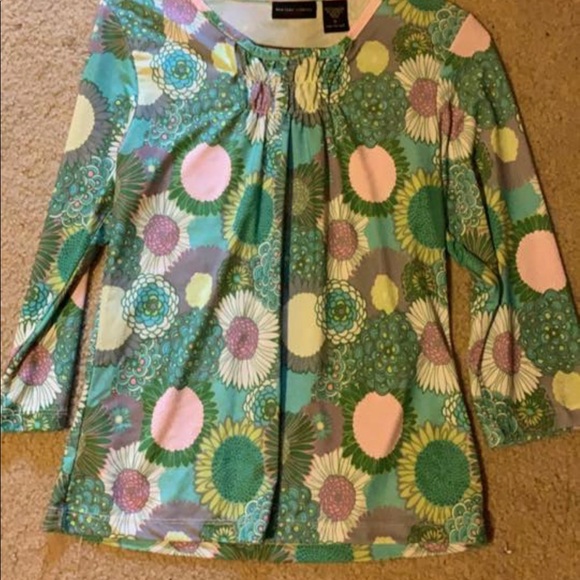 Ladies top - Picture 1 of 2